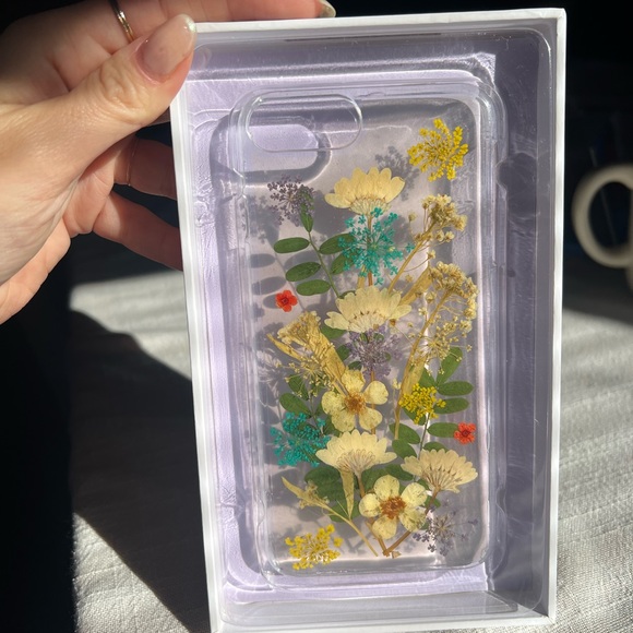 Urban Outfitters pressed floral iPhone 7 case - Picture 2 of 3